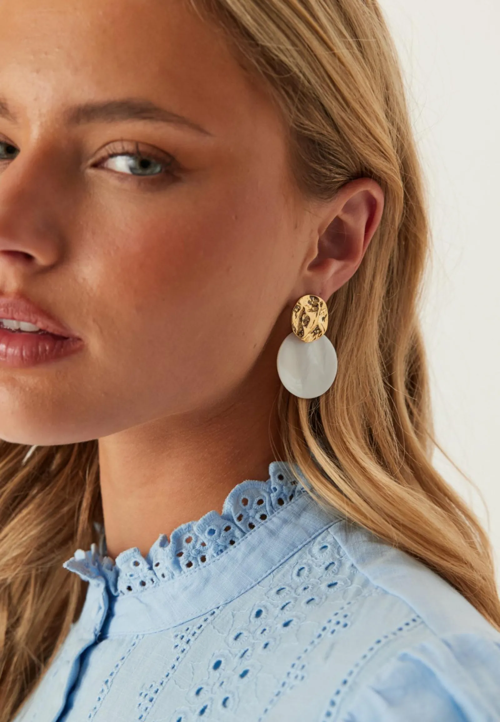 BY JOLIMA Korvakorut*Amalfi Shell Earring