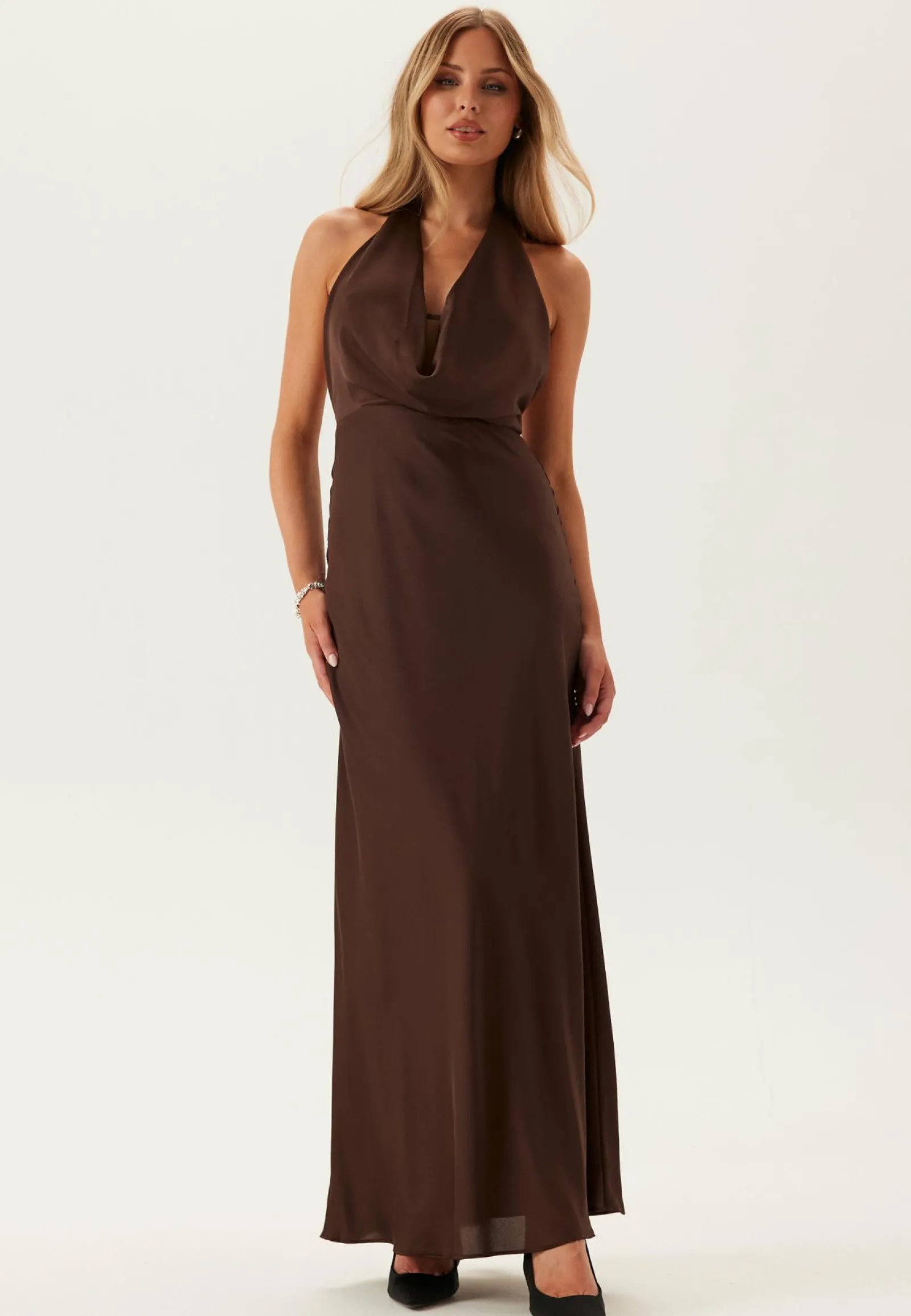 FOREVER NEW Morsiusneitomekot|Juhlamekot*Becca Cowl Halter Satin Gown
