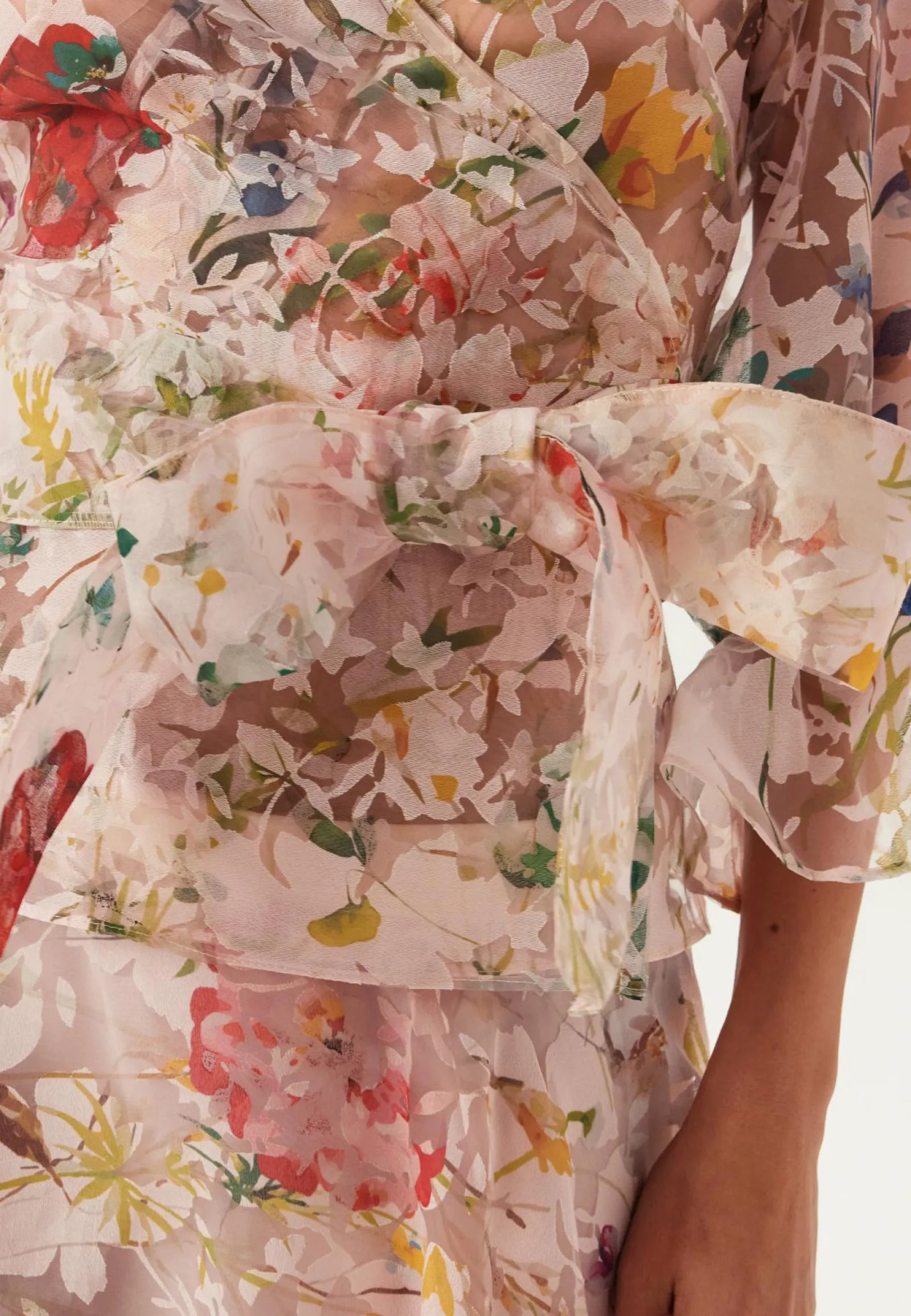 Ida Sjöstedt Juhlapyserot|Kukkakuosiset Topit*Beth Blouse