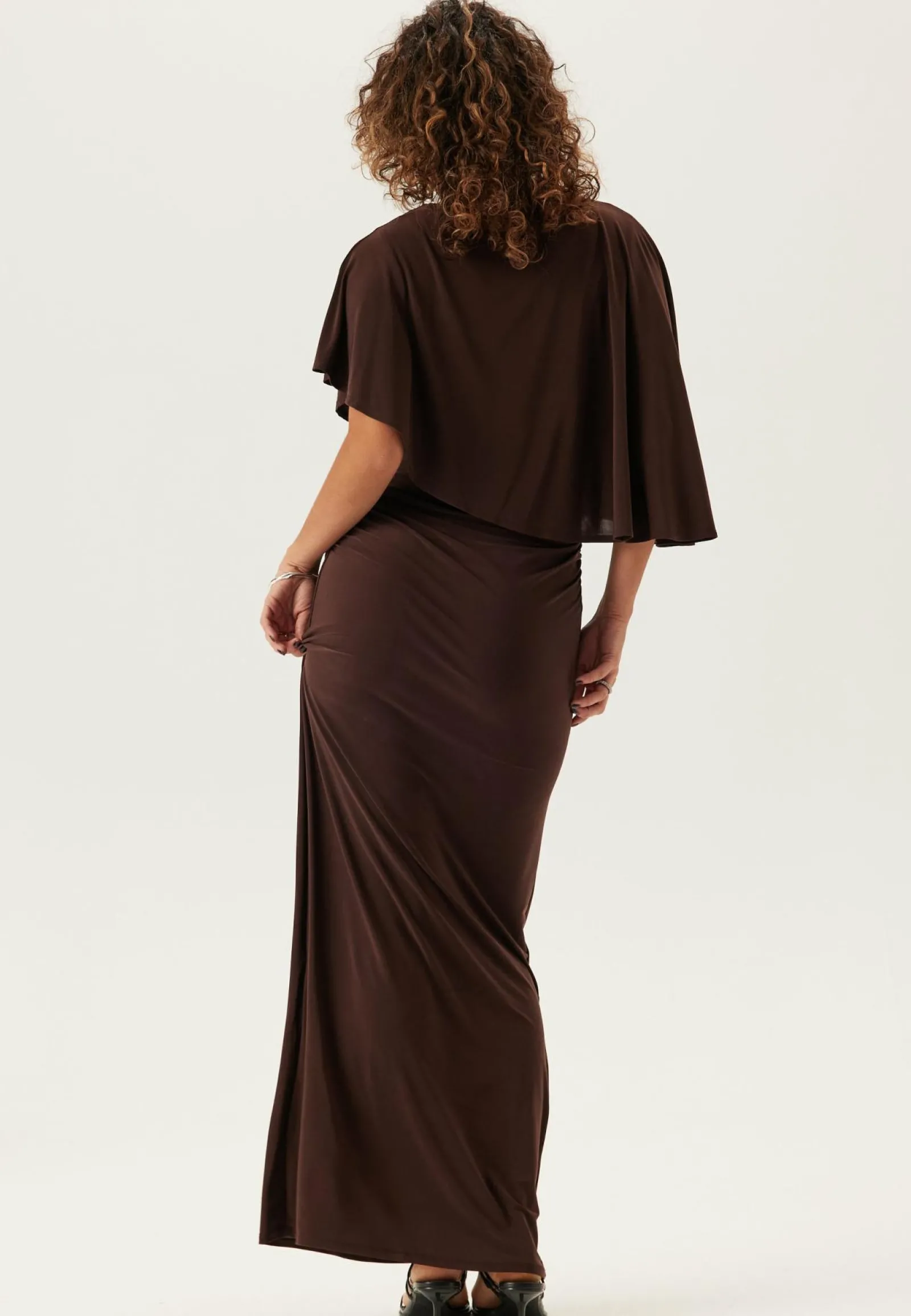 Bubbleroom Occasion Morsiusneitomekot|Trikoomekot*Cape Soft Maxi Dress