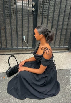 Bubbleroom Occasion Uudenvuoden Mekot|Iltapuvut*Draped Off Shoulder Corset Midi Dress