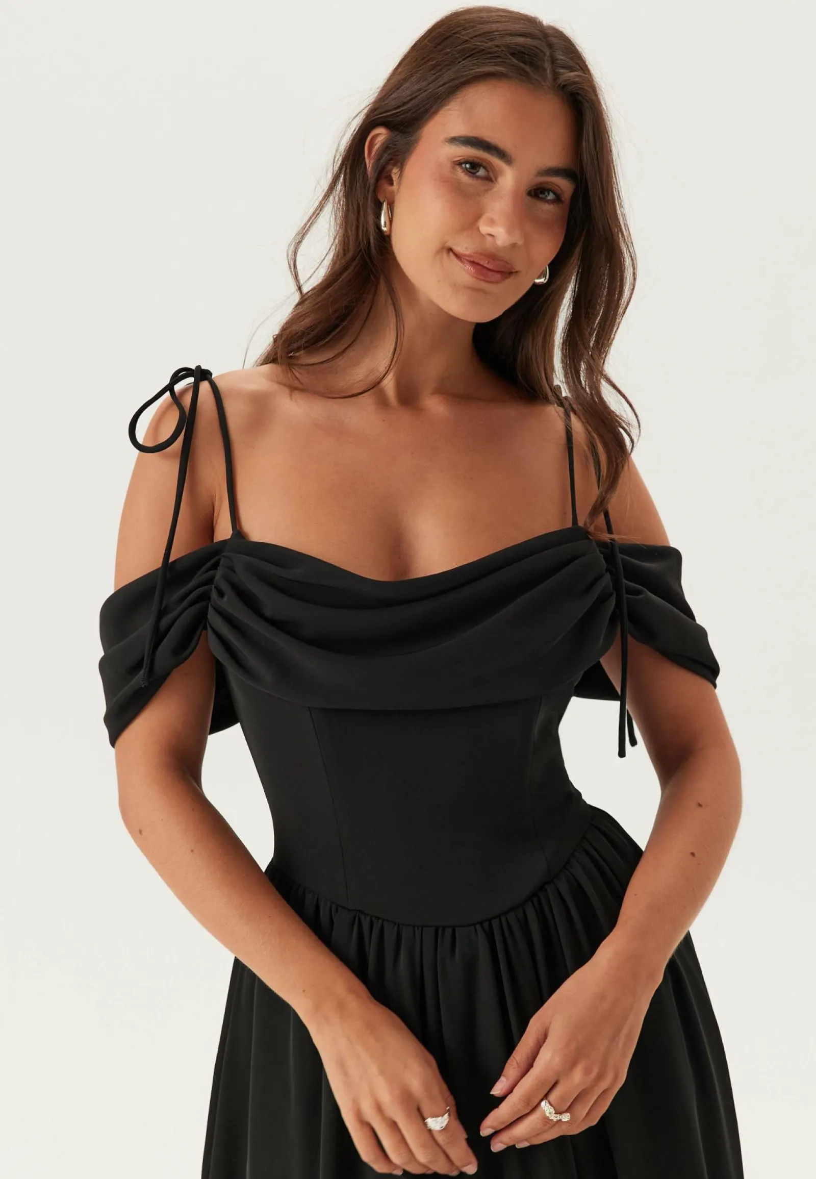 Bubbleroom Occasion Uudenvuoden Mekot|Iltapuvut*Draped Off Shoulder Corset Midi Dress