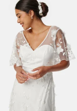 Bubbleroom Occasion Häämekot*Embroidered Floral Wedding Gown
