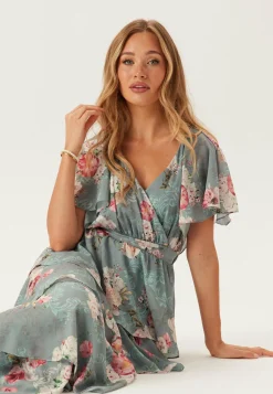 Goddiva Röyhelömekot|Morsiusneitomekot*Floral Flutter Tiered Maxi Dress