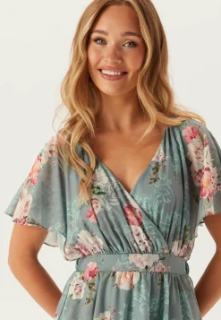 Goddiva Röyhelömekot|Morsiusneitomekot*Floral Flutter Tiered Maxi Dress