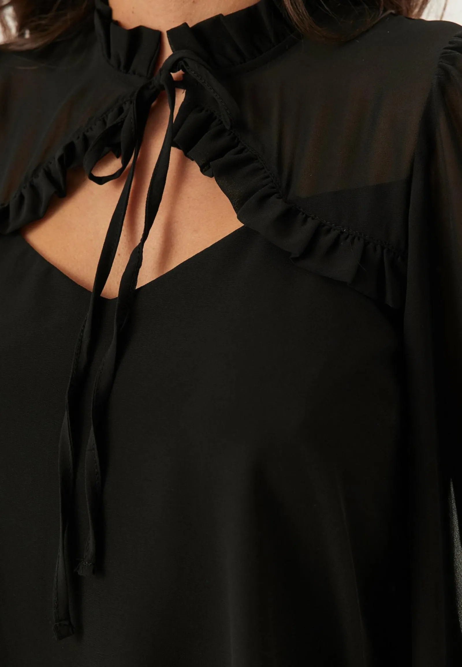 BUBBLEROOM Yksiväriset Puserot Ja Paidat|Juhlapyserot*Frill Tie Blouse