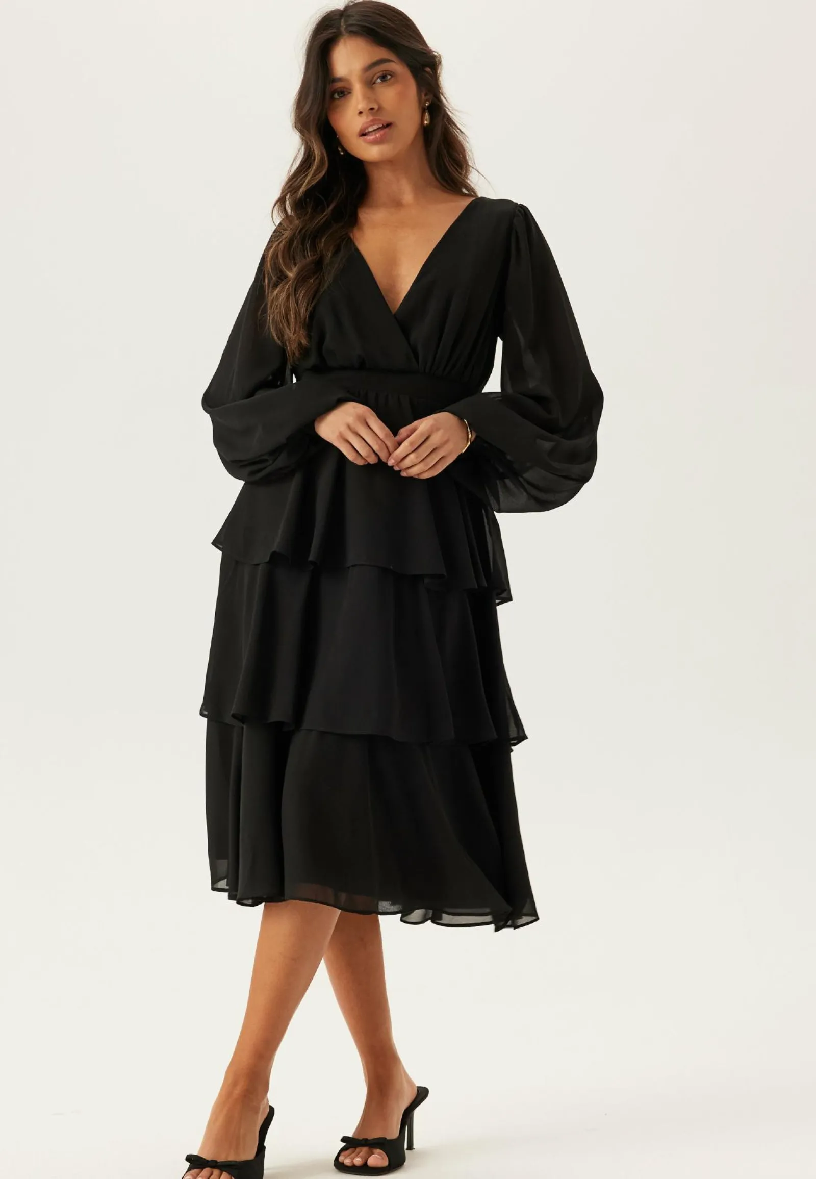 Goddiva Juhlamekot|Pitkähihaiset Mekot*Long Sleeve Tiered Midi Dress