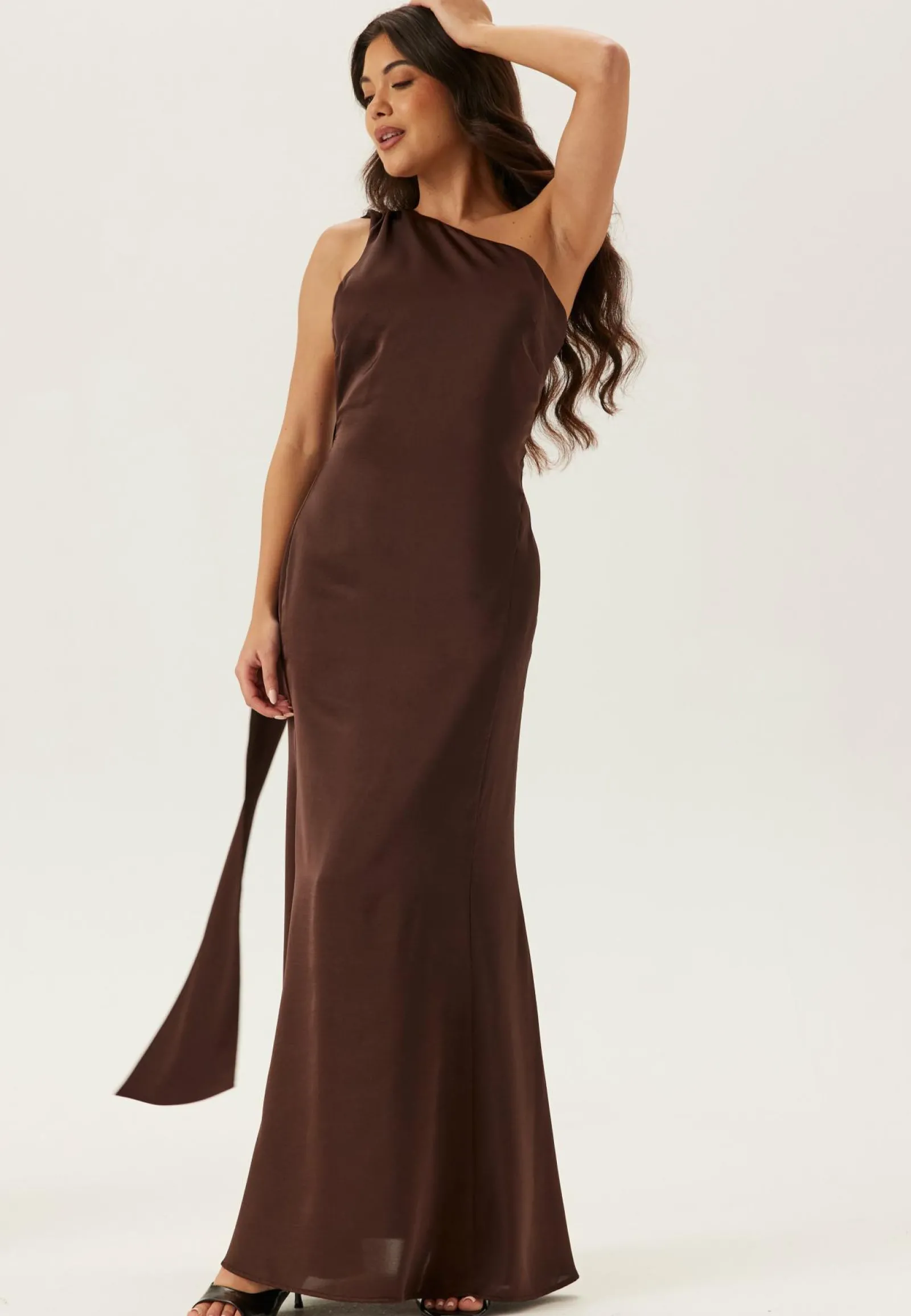 Bubbleroom Occasion Morsiusneitomekot|Juhlamekot*One Shoulder Scarf Satin Gown