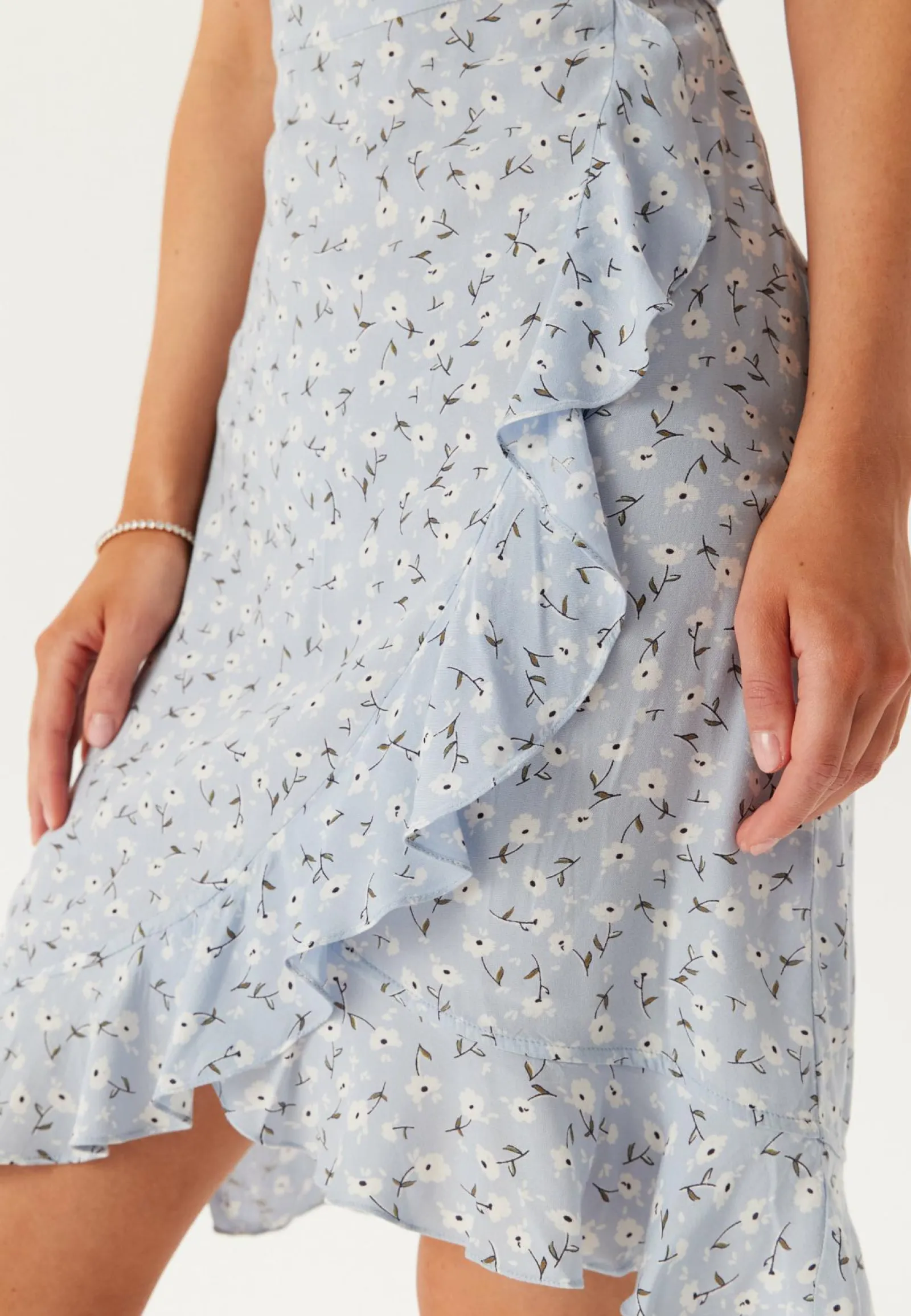 Pieces Kukkakuosiset Ja Kuviolliset Mekot|Kietaisumekot*Pcnya Strap Flounce Dress