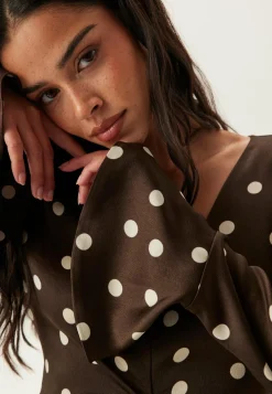 Bubbleroom Occasion Kukkakuosiset Ja Kuviolliset Mekot|Pilkulliset Mekot*Ruched Front Midi Dress