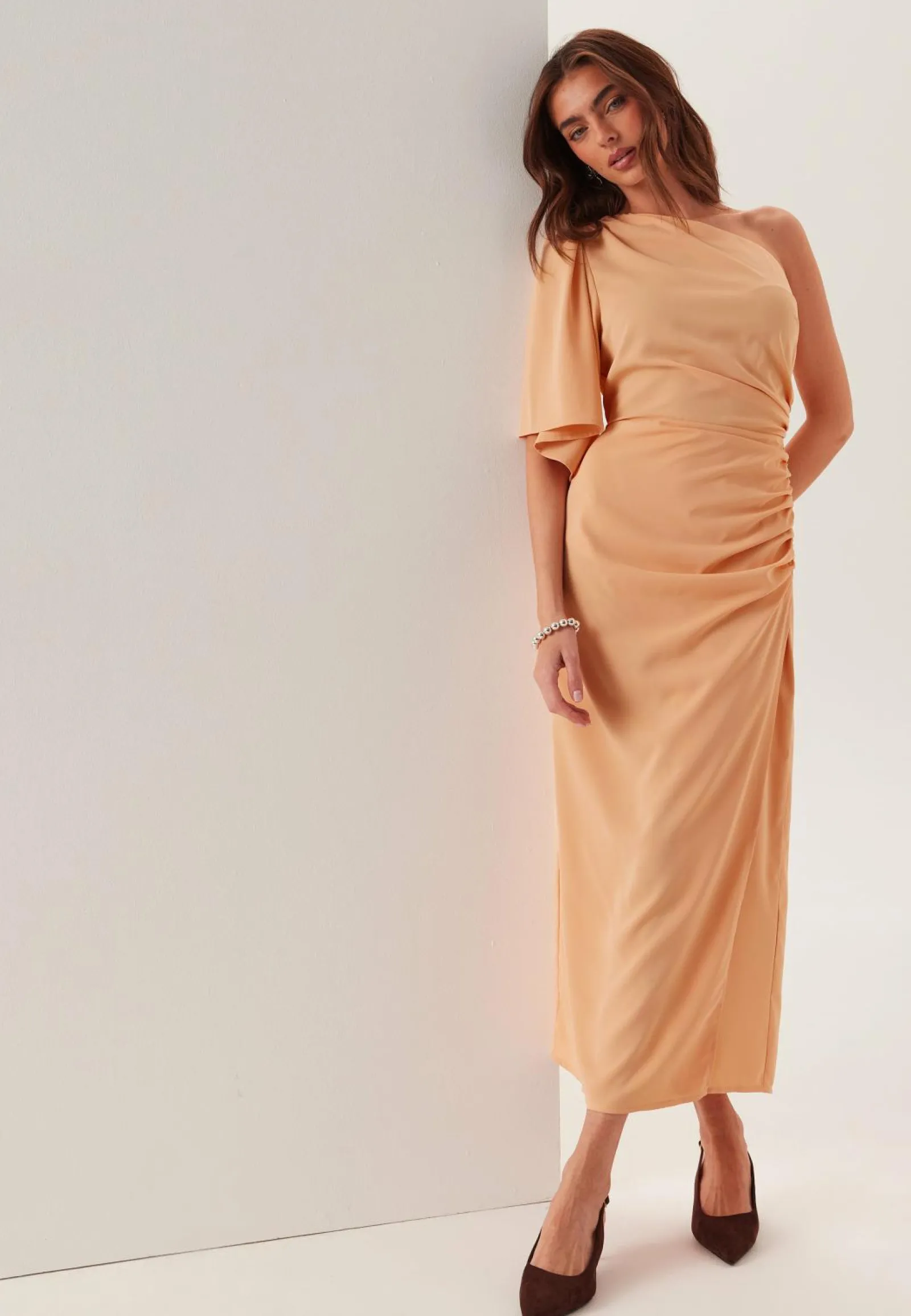 Bubbleroom Occasion Morsiusneitomekot|Juhlamekot*Ruched One Shoulder Midi Dress