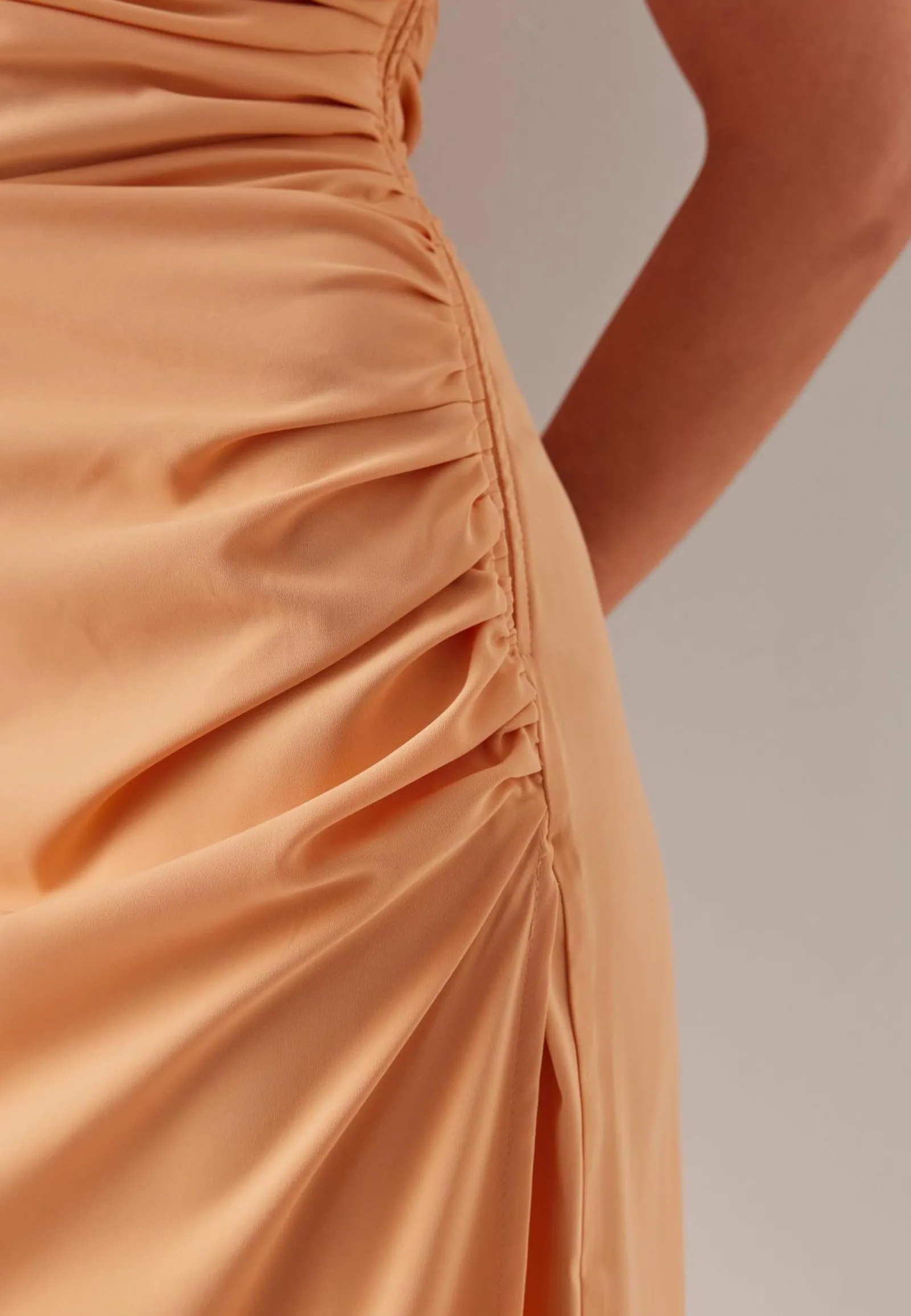 Bubbleroom Occasion Morsiusneitomekot|Juhlamekot*Ruched One Shoulder Midi Dress