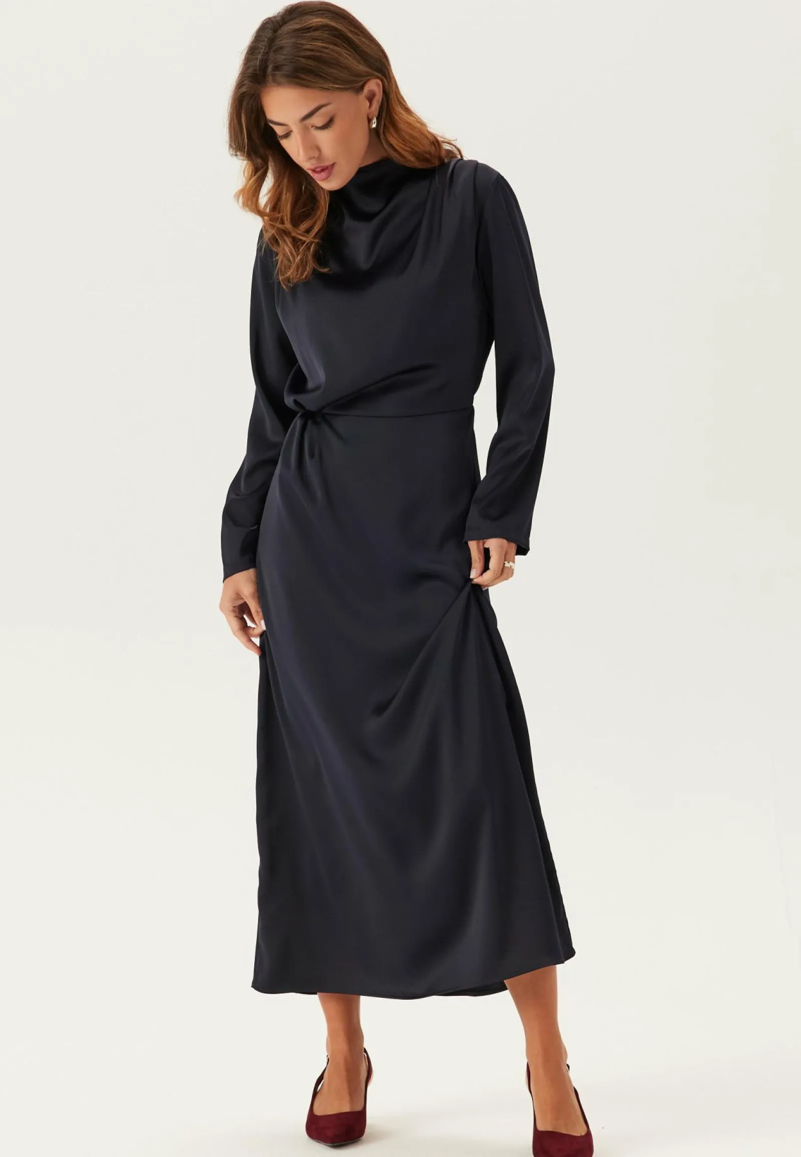Bubbleroom Occasion Satiinimekot|Juhlam Ekot*Satin Cowl Neck Midi Dress
