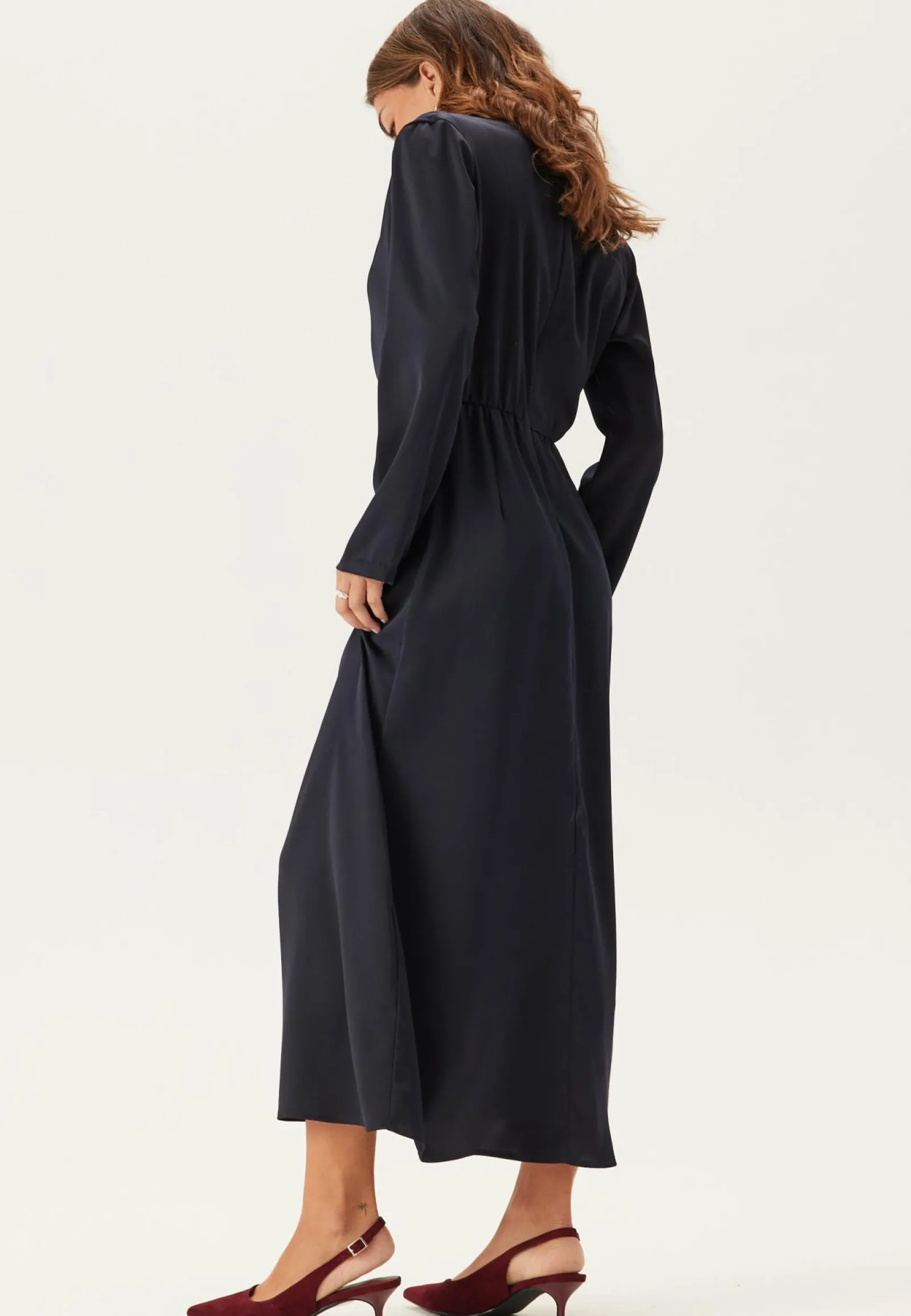 Bubbleroom Occasion Satiinimekot|Juhlam Ekot*Satin Cowl Neck Midi Dress