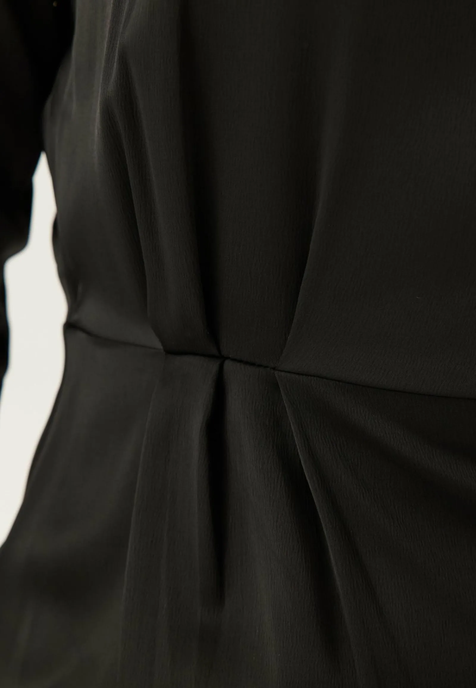 Bubbleroom Occasion Satiinimekot|Pitkähihaiset Mekot*Satin Cowl Neck Midi Dress