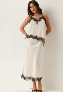 BUBBLEROOM Juhlapyserot|Hihattomat Topit*Satin Lace Singlet