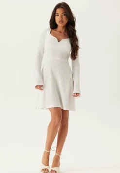 BUBBLEROOM Juhlamekot|Kesämekot*Structured V-neck Skater Dress