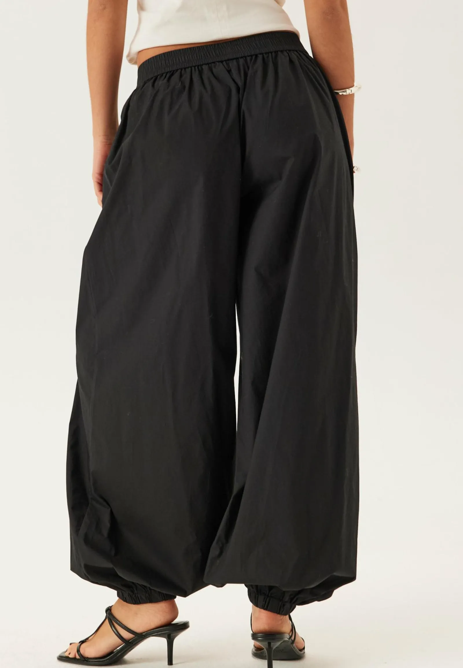 VILA Leveälahkeiset Housut|Keskivyötäröiset Housut*Viemilie Hw Parachute Pants