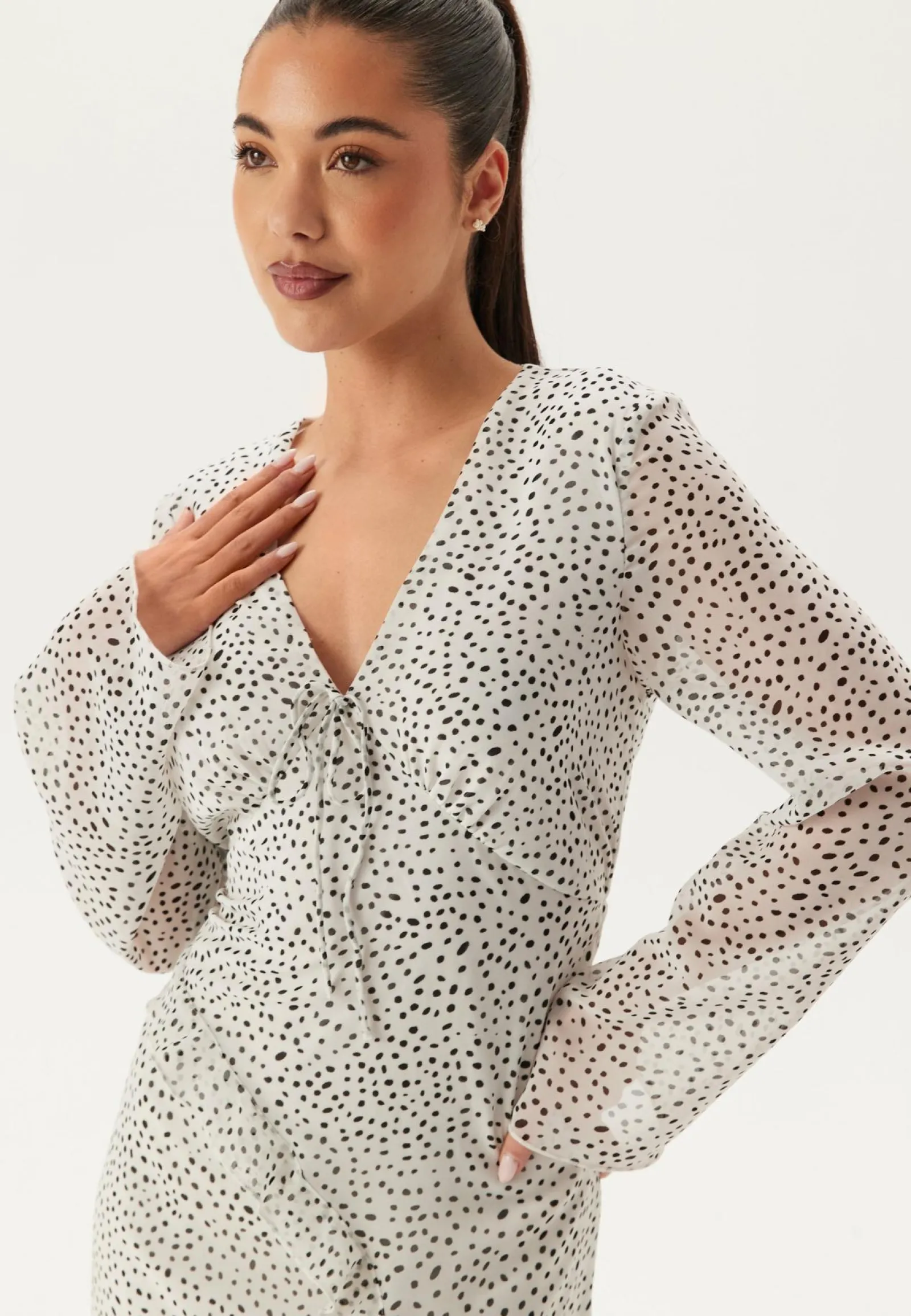 BUBBLEROOM Kukkakuosiset Ja Kuviolliset Mekot|Pilkulliset Mekot*V-Neck Frill Dress