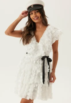 Bubbleroom Occasion Valmistujaismekot|Ylioppilasjuhlapuvut*V-neck Frill Floral Dress