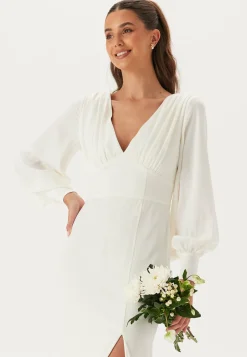 Bubbleroom Occasion Häämekot*Waterfall Back Satin Wedding Gown