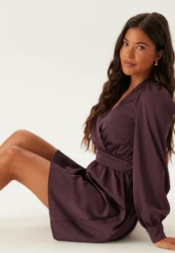 BUBBLEROOM Joulumekot|Kietaisumekot*Wrap Satin Dress