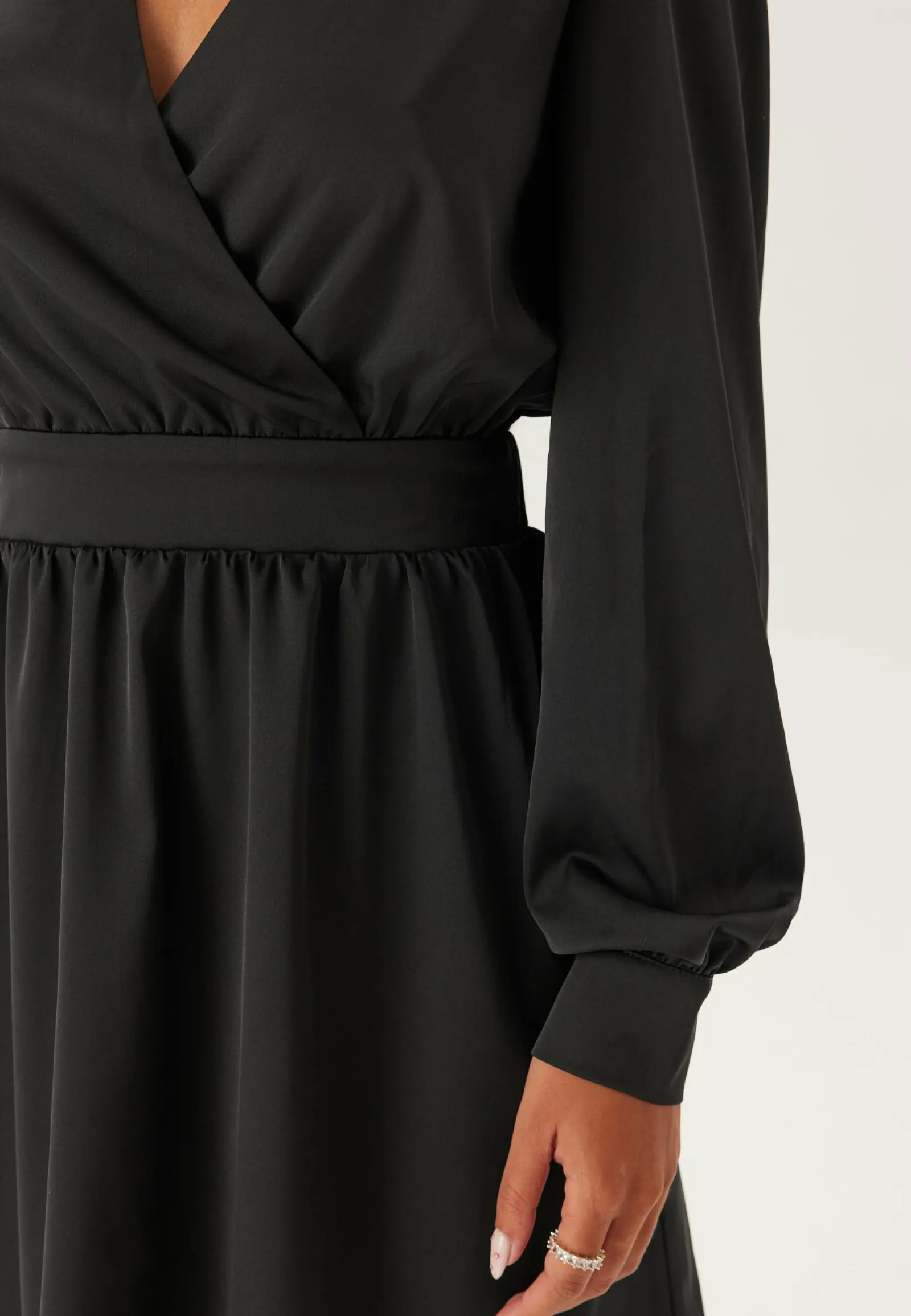 BUBBLEROOM Kietaisumekot|Satiinimekot*Wrap Satin Dress